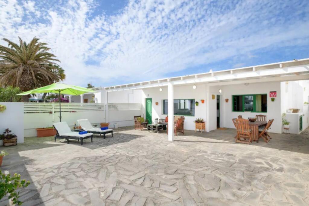 Hermosa Casa Vacacional, Muy Cerca A La Playa. Guatiza Exterior photo